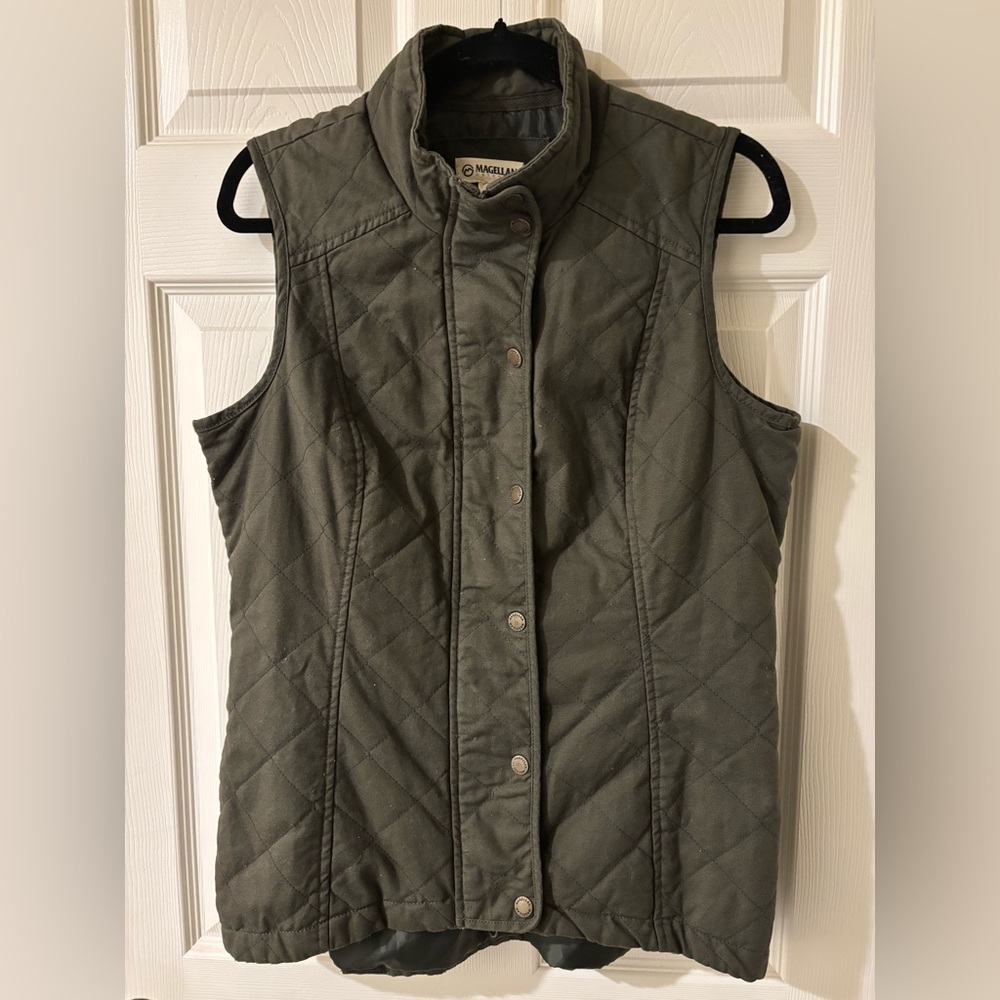 Magellan Outdoors Olive Green Quilted Vest